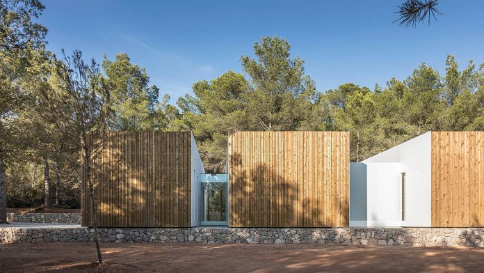 A house in Sant Mateu, Ibiza by architecture studio Marià Castelló.