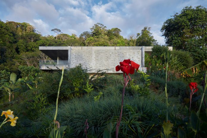 A luxury concrete villa designed by architecture studios Formafatal and Refuel Works for ArtVillas Costa Rica.