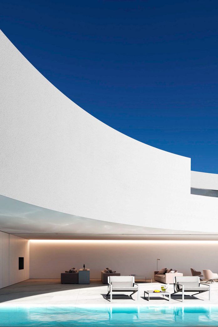 House of the Sun by Fran Silvestre Arquitectos.