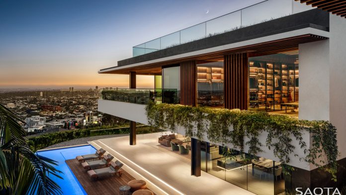 SAOTA designed a luxurious hillside house in Los Angeles, California.