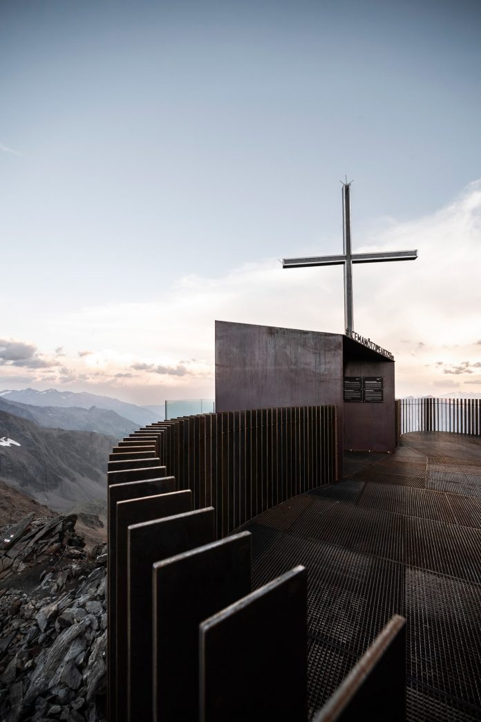 "Ötzi Peak 3251m", a new observation deck on the Schnals Valley Glacier designed by noa* network of architecture.
