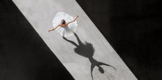 Ballerine de l'air - Aerial photographer by Brad Walls who captures ballet like never before