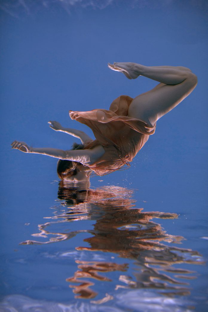 Elegant underwater photography by Marta Syrko.