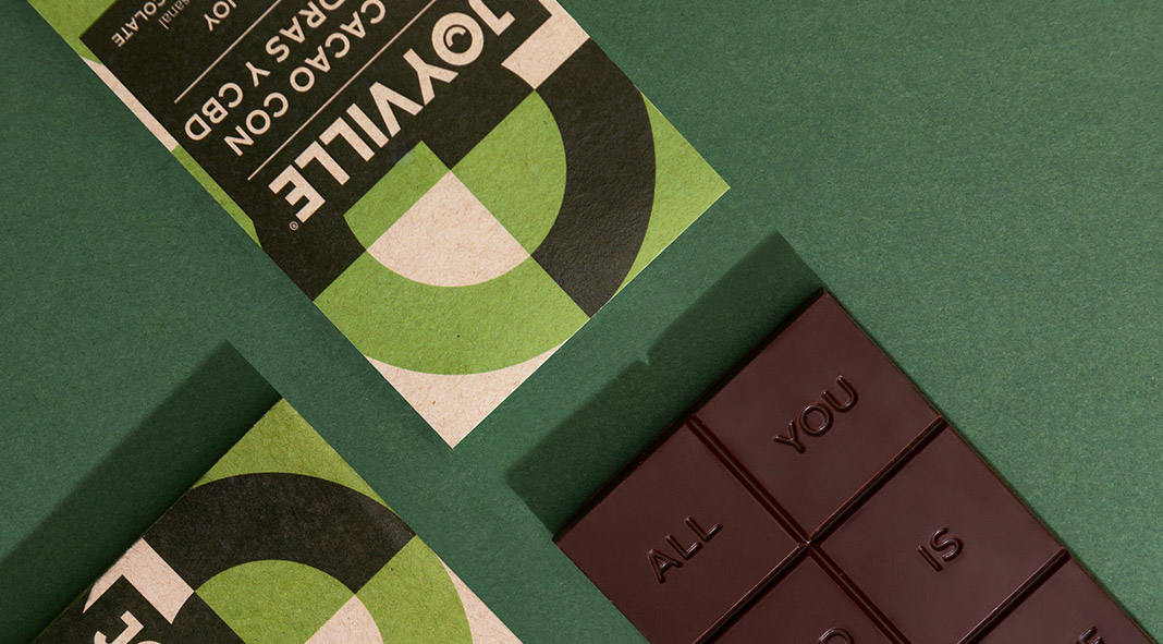 Joyville chocolate brand identity and packaging design by Parámetro Studio.