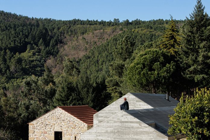 Maison NaMora, une propriété agricole transformée en villa moderne par deux architectes, Filipe Pina et David Bilo