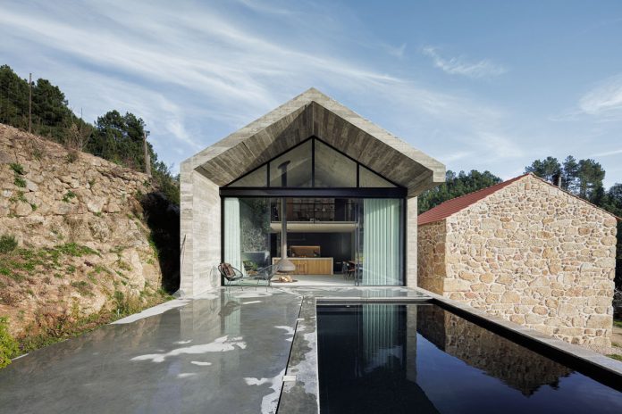 Maison NaMora, une propriété agricole transformée en villa moderne par deux architectes, Filipe Pina et David Bilo