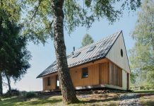 Les Archinautes designed a wooden holiday cabin in the heart of the Bohemian Forest
