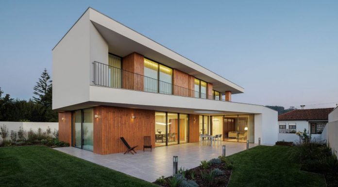 A Harmonious Blend of Modernity and Tradition: A Unique Home in Santa ...