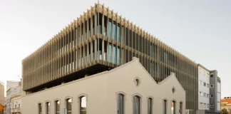 Edifício Estação, a project by Sónia Cruz Arquitectura, photographed by Ivo Tavares