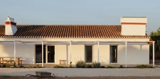 Monte do Divor: A Masterclass in Architectural Alchemy in the Heart of Alentejo Monte do Divor, a project by architect Vasco Burnay, photographed by Ivo Tavares