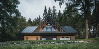 Strážné Cottage by Mimosa Architects in the Krkonoše Mountains