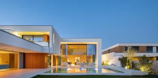 Casa FJ is an architectural residential development project by MIL870 and GRAUON in Póvoa de Varzim, Portugal. It was photographed by Ivo Tavares.