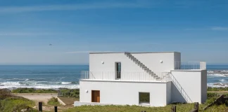 Casa Âncora, a project by Tiago Sousa in Caminha, Portugal, photographed by Ivo Tavares.