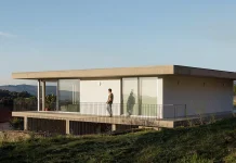 Casa Coqueira, a project by Tiago Sousa Arquitecto in Paredes de Coura, photographed by Ivo Tavares.