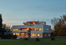 František Jungvirt Brings Sculptural Glass Lighting to Villa Volman František Jungvirt Brings Sculptural Glass Lighting to Villa Volman.